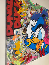 Charger l&#39;image dans la galerie, Tableau Pop Art Donald Duck par Vincent STREIFF, riche en couleurs vives et stickers ludiques.