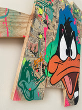 Charger l&#39;image dans la galerie, Contemporary pop art interpretation of Daffy Duck on wooden palette, vibrant colors and techniques.