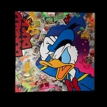 Charger l&#39;image dans la galerie, Tableau Pop Art de Donald Duck, réalisé en acrylique et bombes de peinture, intégrant stickers colorés.